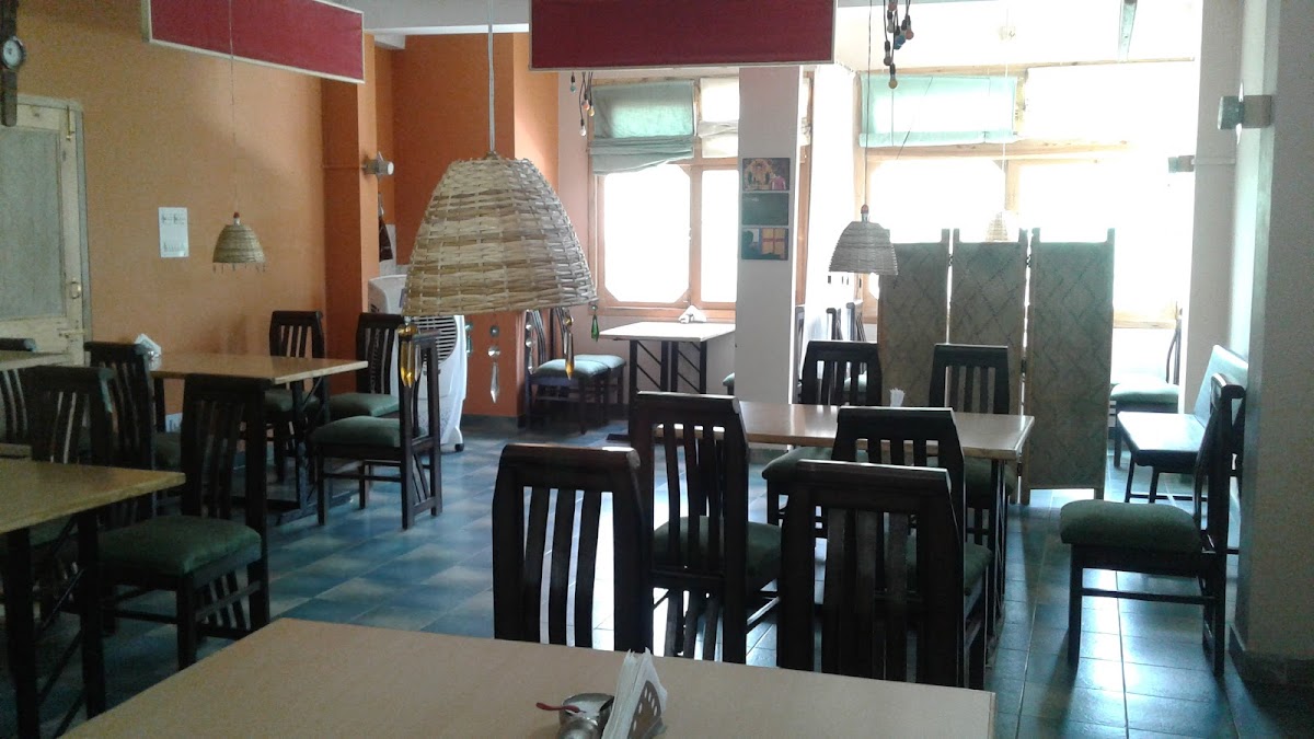 Maitre: Good Food Café
